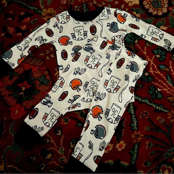 Carter's Boys Snug Fit Cotton Football Pajama Set - size 12M - Long sleeve - Picture 1 of 1